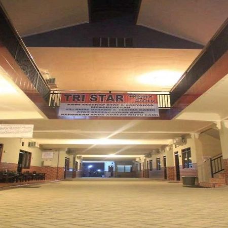 Tri Star Homestay Madiun Bagian luar foto