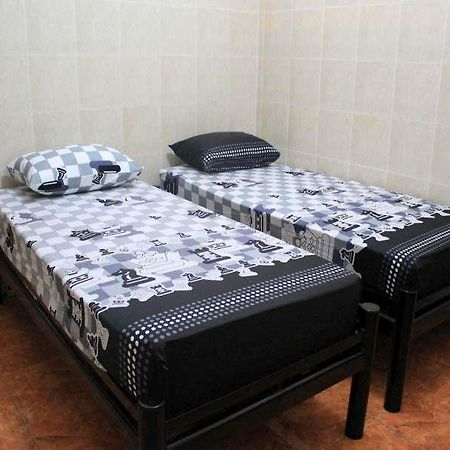 Tri Star Homestay Madiun Bagian luar foto