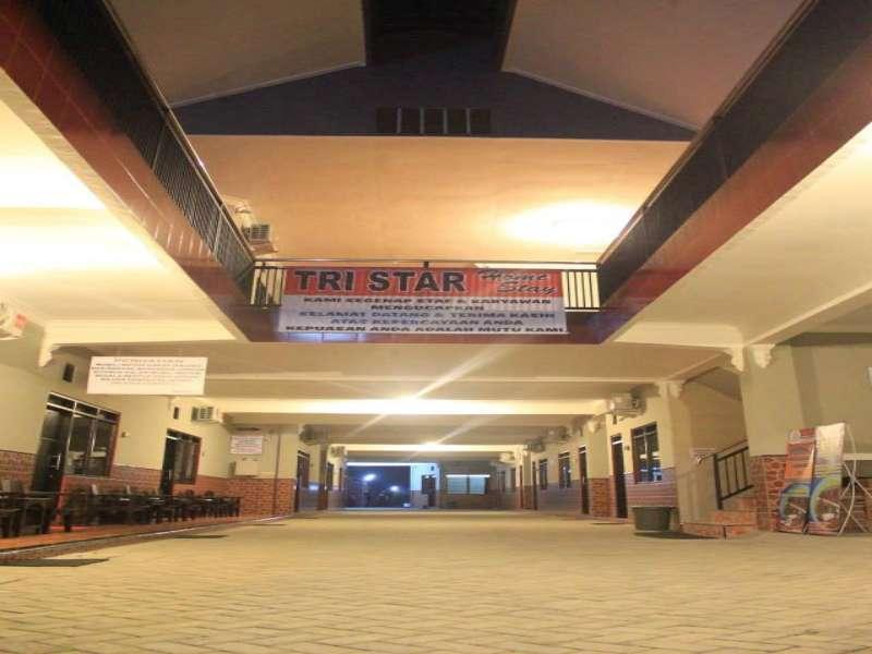 Tri Star Homestay Madiun Bagian luar foto